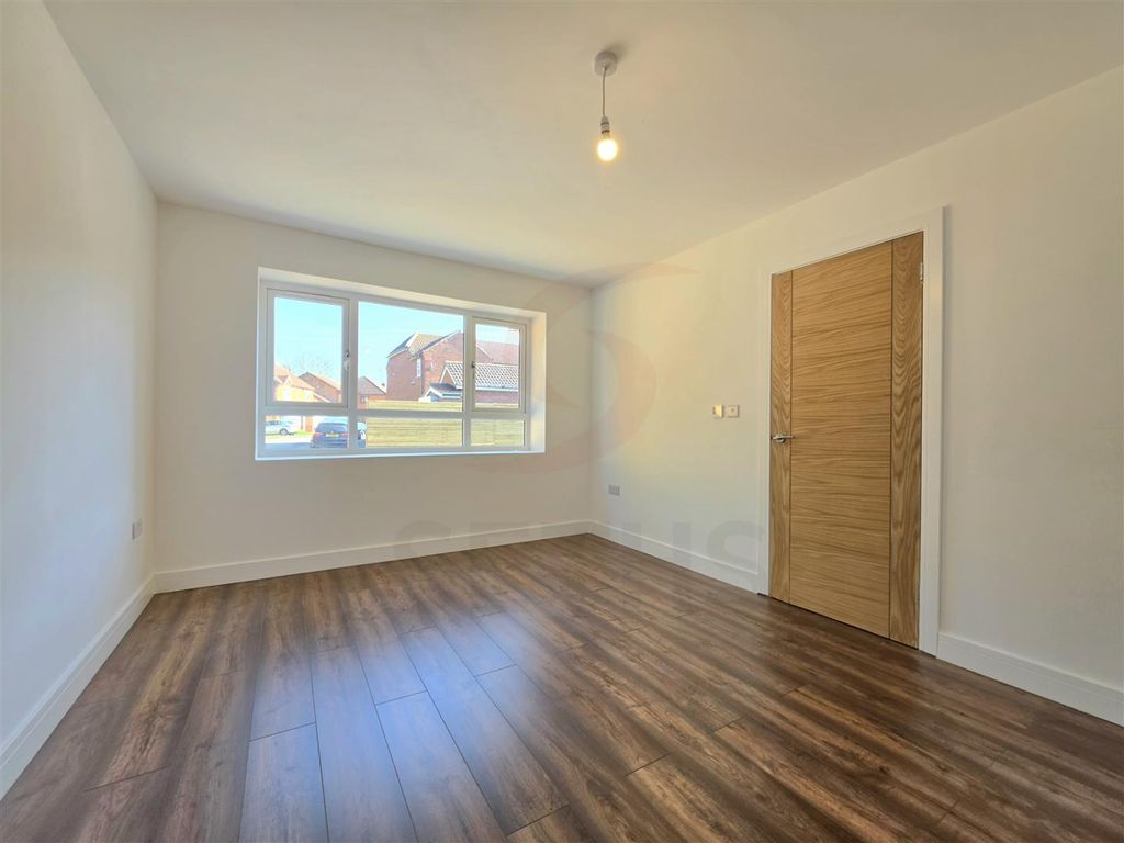 Property photo 2 of 19 Lounge