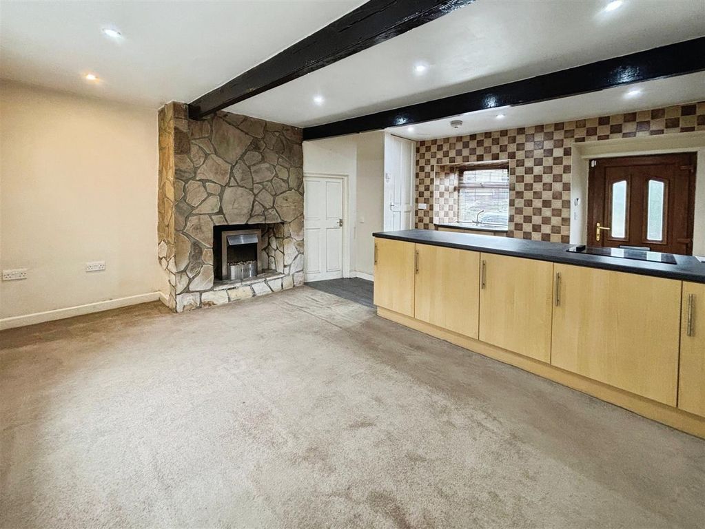 Property photo 3 of 10 Kitchen/Living Room