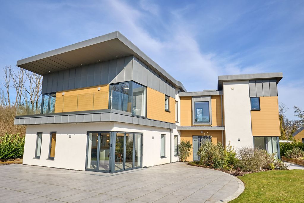 Property photo 3 of 57