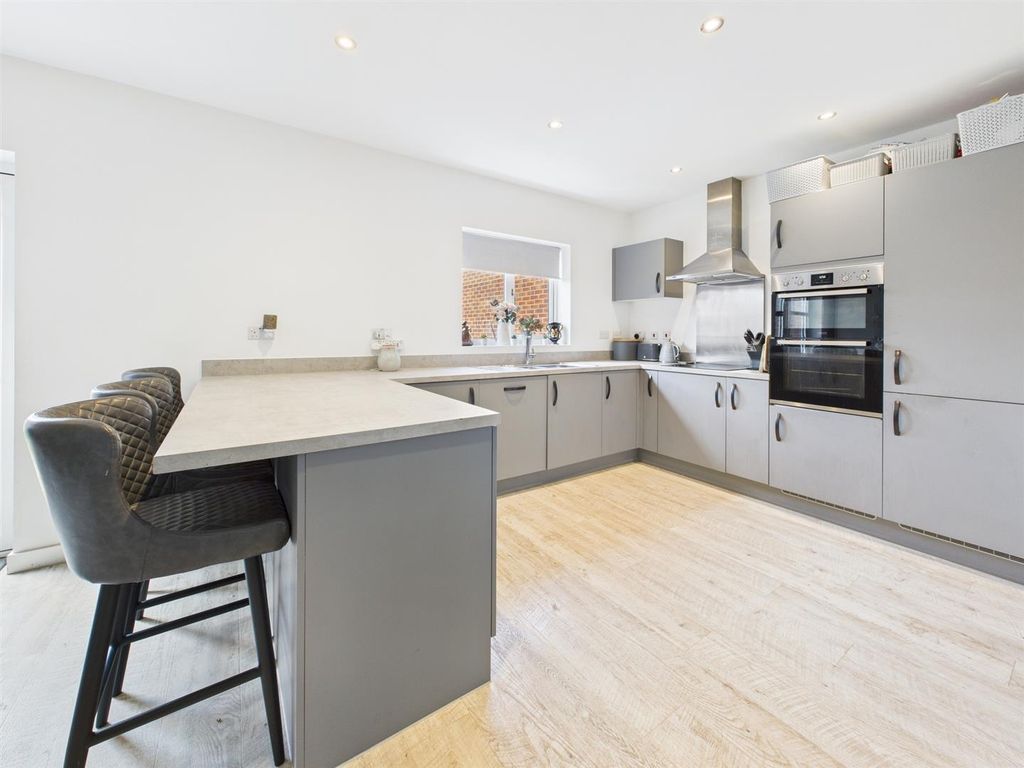 Property photo 2 of 20