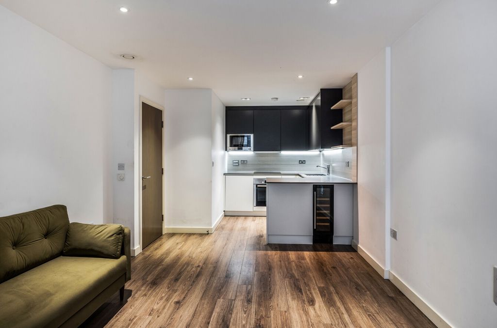 Property photo 1 of 16 1373521-16-6900A9...