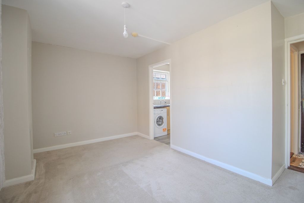 Property photo 3 of 6 4660496