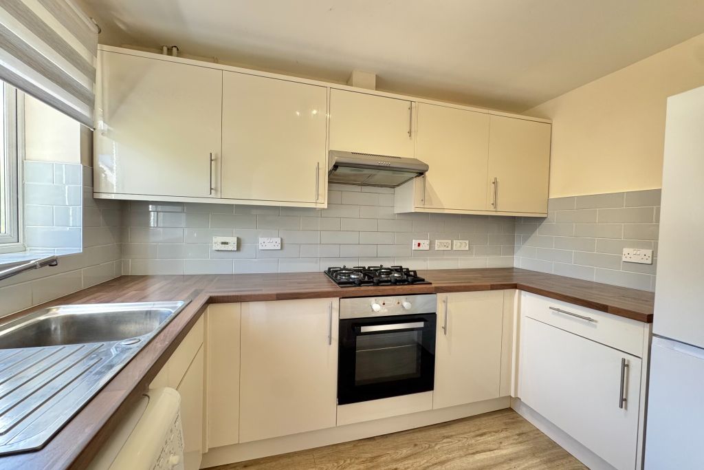 Property photo 3 of 14 Kitchen