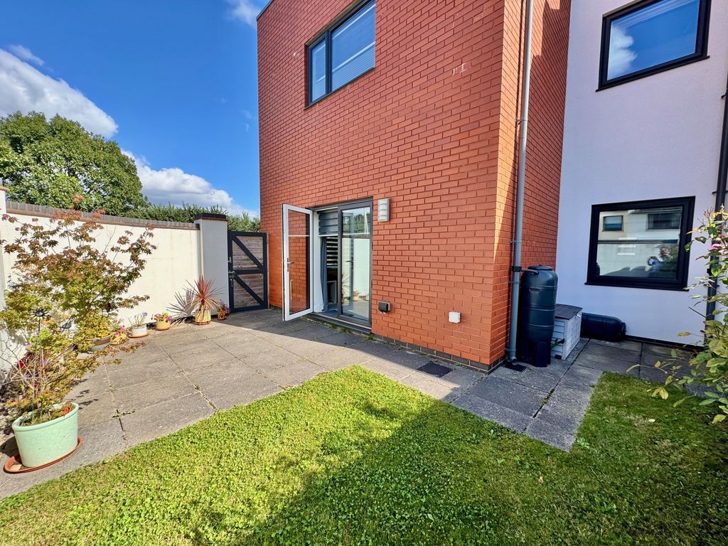 Property photo 2 of 9