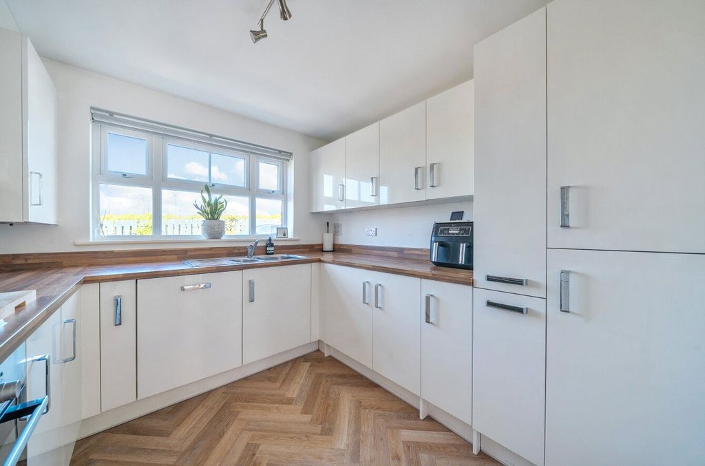 Property photo 3 of 17 Kitchen