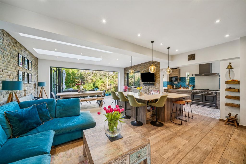 Property photo 2 of 16 Grove Park Road, W4 - For Sale