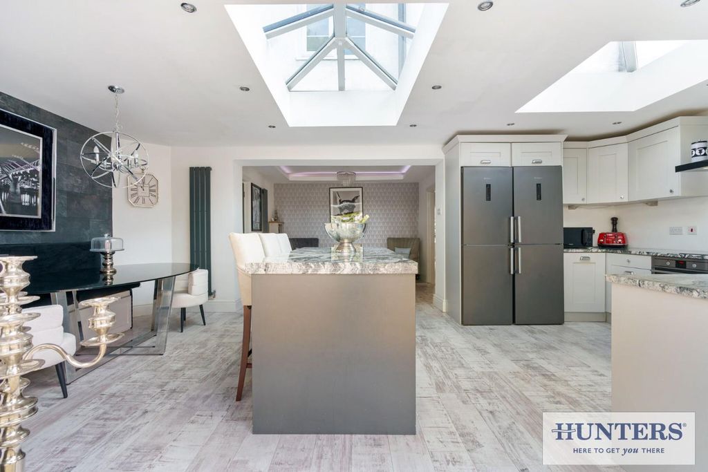 Property photo 2 of 40 94395_White House Selby Road Camblesforth (16) - C