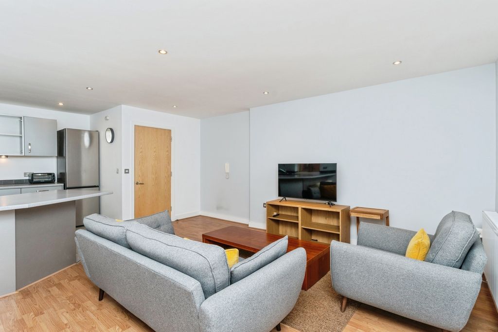 Property photo 2 of 24 Pbox-Img.Jpg