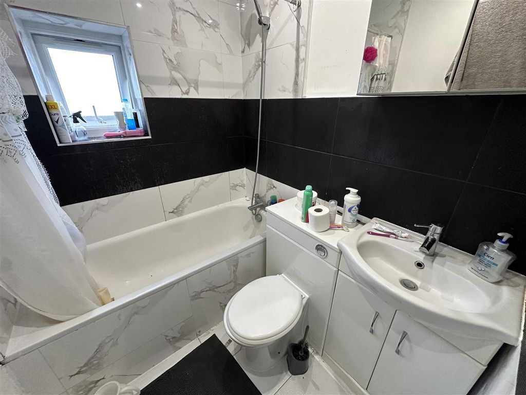 Property photo 2 of 5 Kimberley Gardens Lll.Jpg