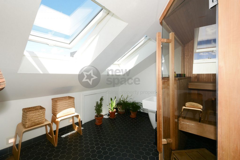 Property photo 3 of 17 Photo 2