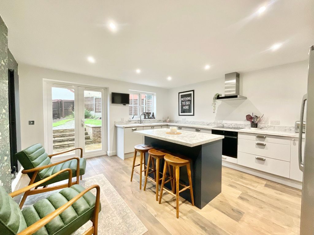 Property photo 2 of 30