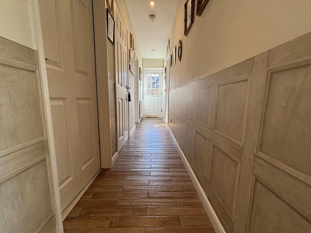 Property photo 3 of 11 Pingle Lane Hall.Jpg