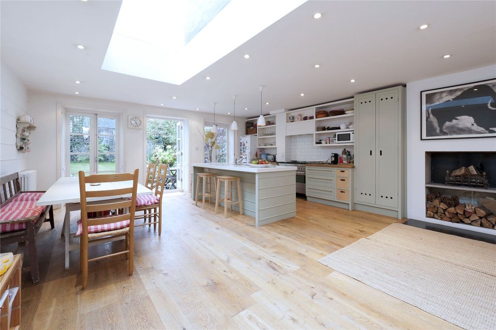 Property photo 2 of 14 Kitchen