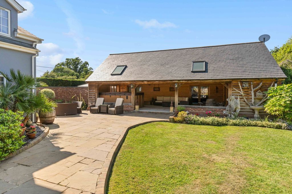 Property photo 2 of 66