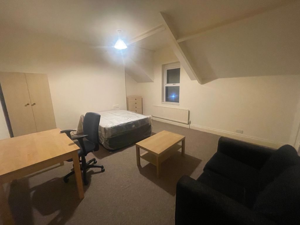 Property photo 1 of 3 Spacious Furnished Double Bedroom With A Double Be...