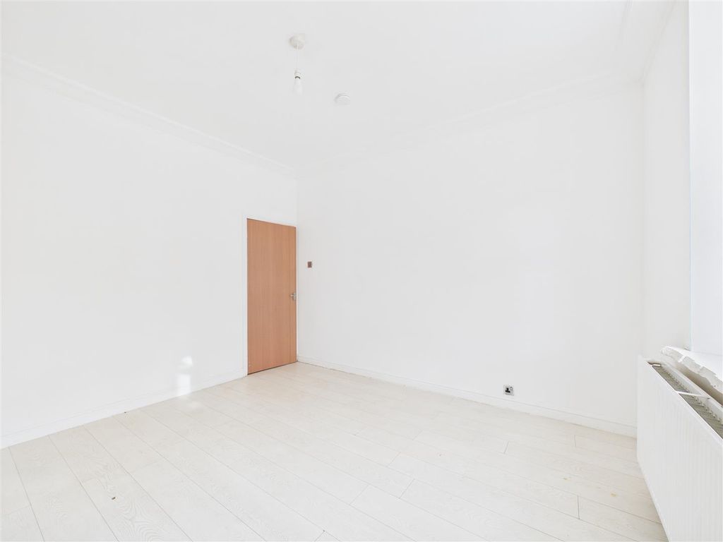 Property photo 3 of 16 Cam05207G0-Pr0069-Still014.Jpg