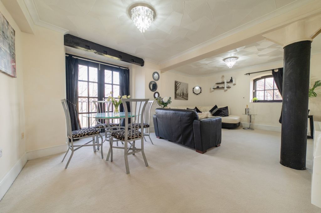 Property photo 2 of 26 Award-Winning Media Team On Every Listing_1