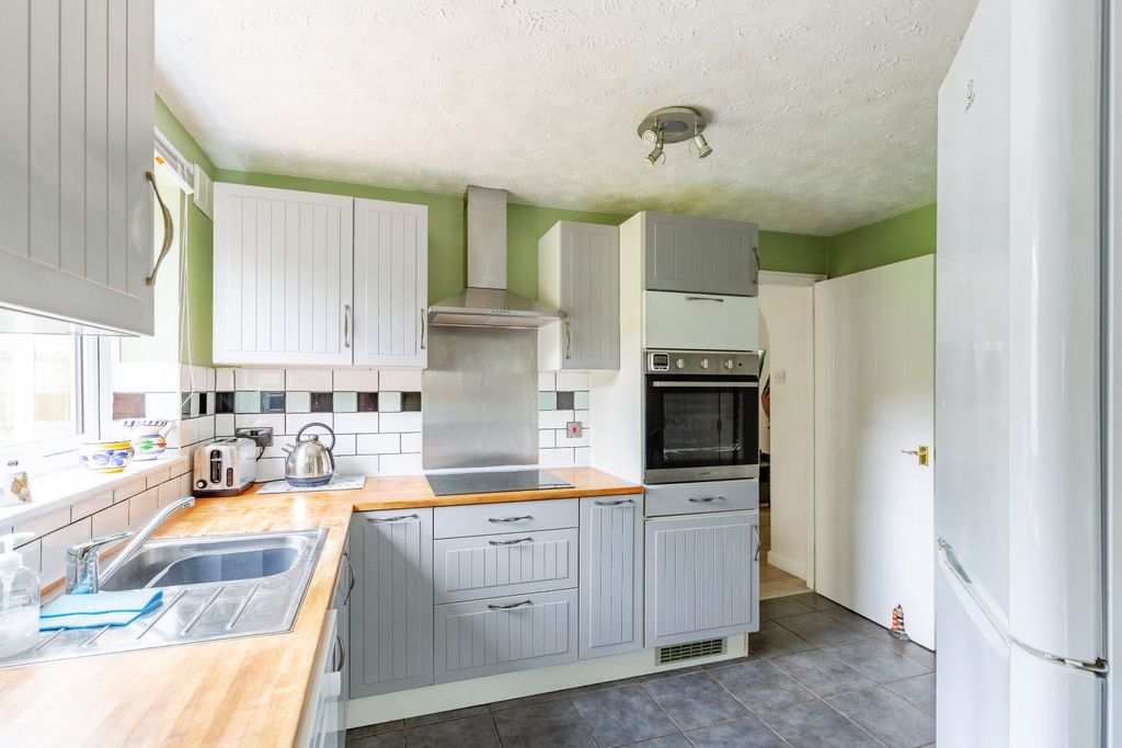 Property photo 1 of 19 Kitchen