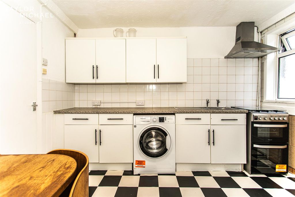 Property photo 1 of 21 Kitchen