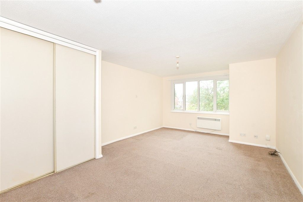 Property photo 3 of 7 Kitchen/ Living/ Bedroom