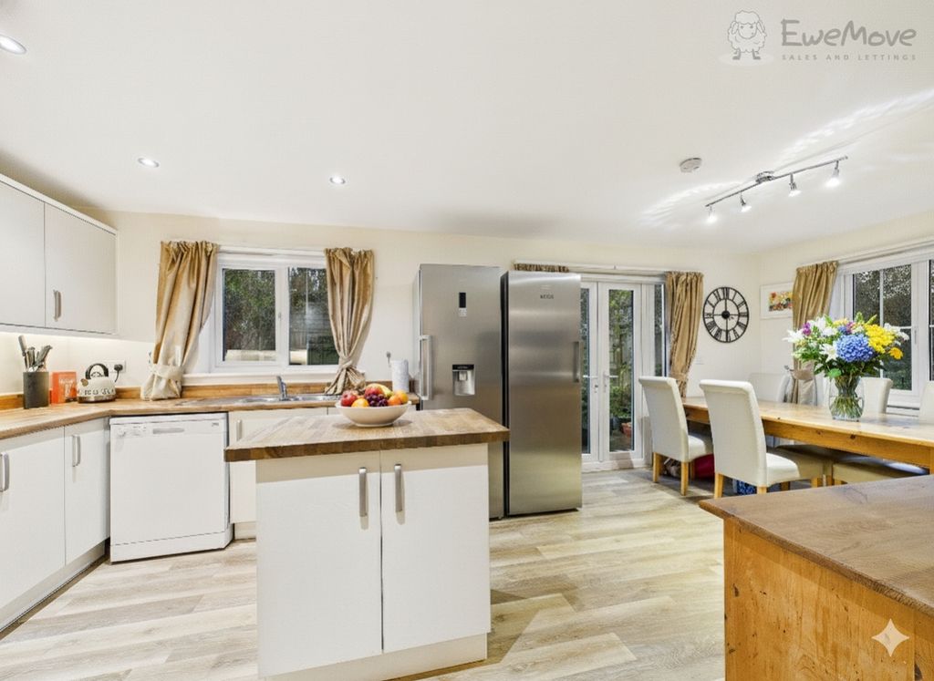 Property photo 2 of 18 Ewemove South Molton - Kitchen