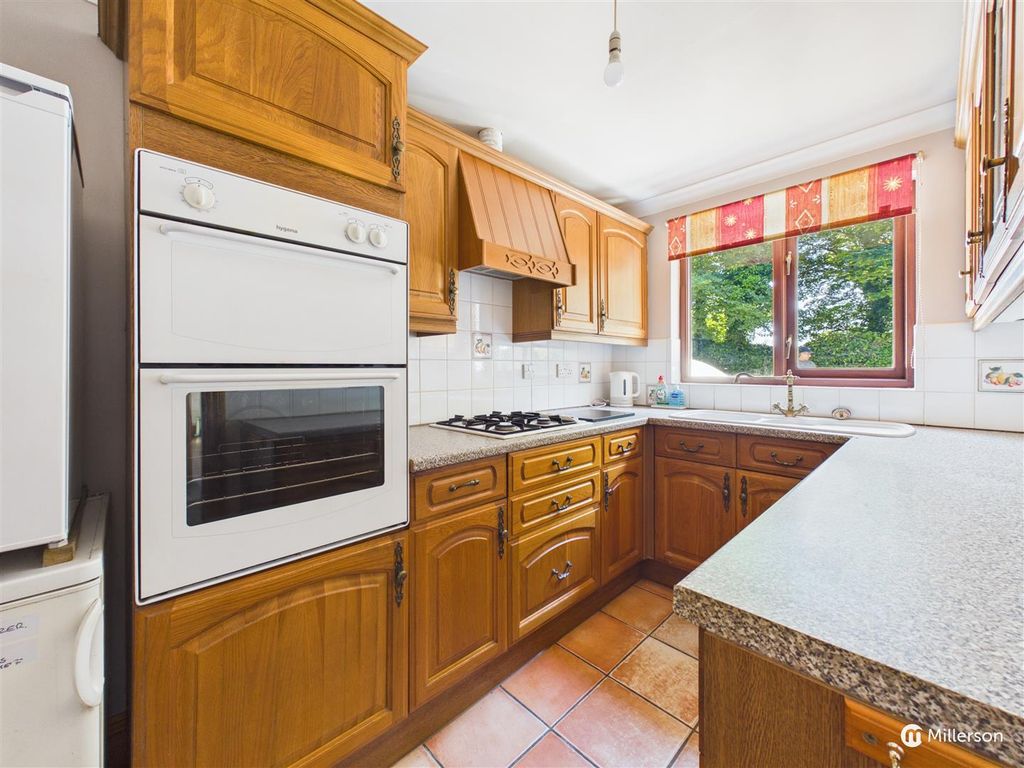 Property photo 3 of 35 Kitchen