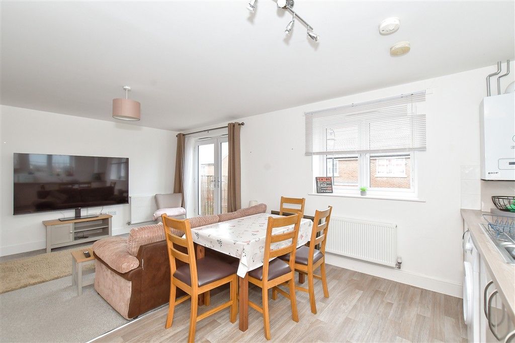 Property photo 2 of 10 Lounge/ Kitchen