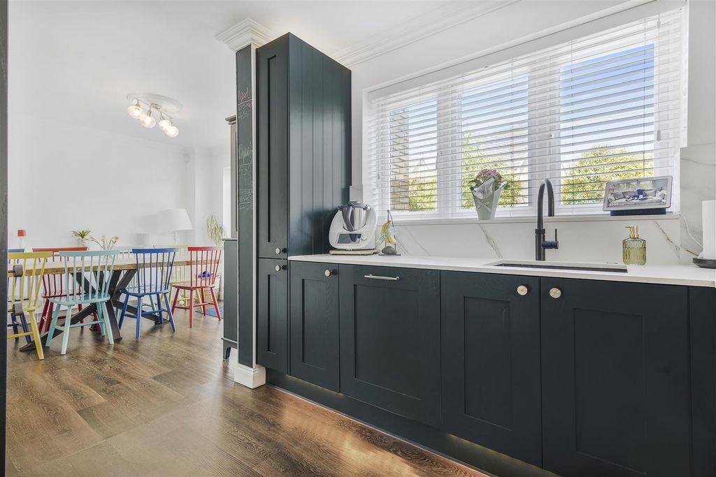 Property photo 2 of 28 Kitchen