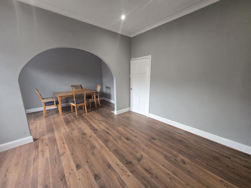 Property photo 3 of 9 Dining Room
