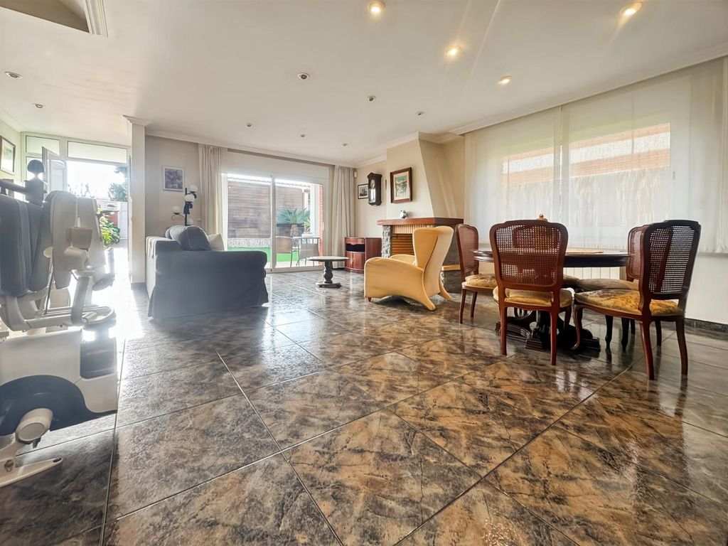 Property photo 2 of 31