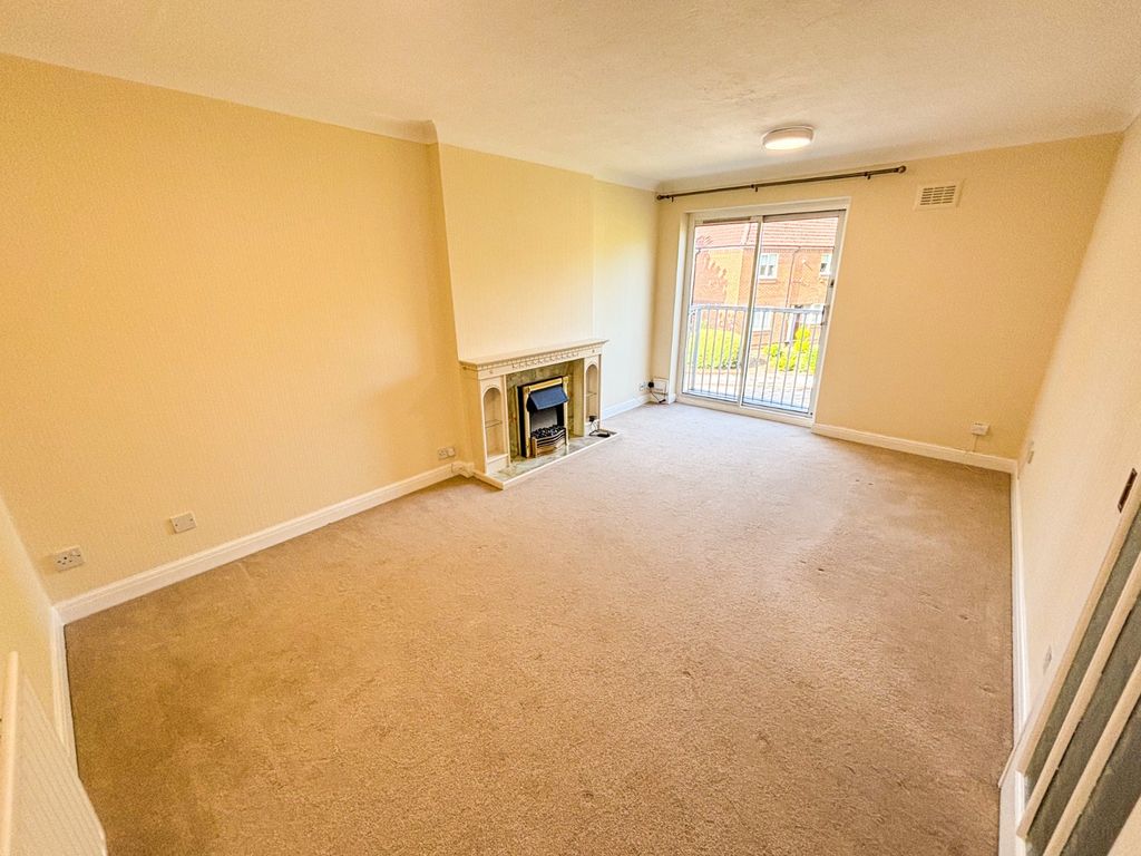 Property photo 2 of 16 Lounge