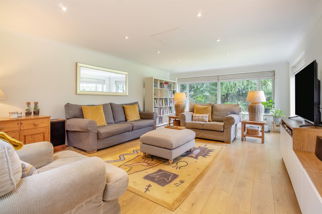 Property photo 2 of 19