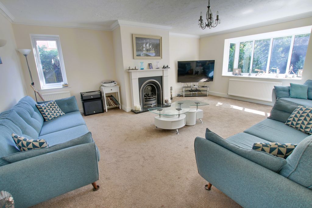 Property photo 2 of 37