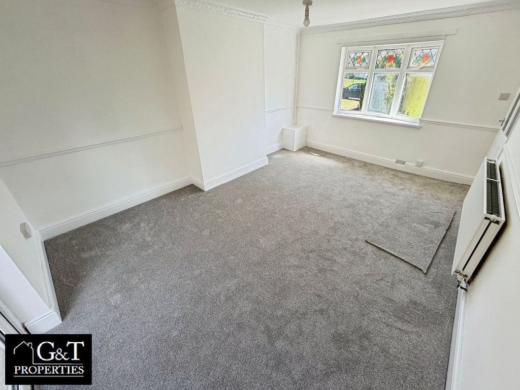 Property photo 3 of 16 Living Room