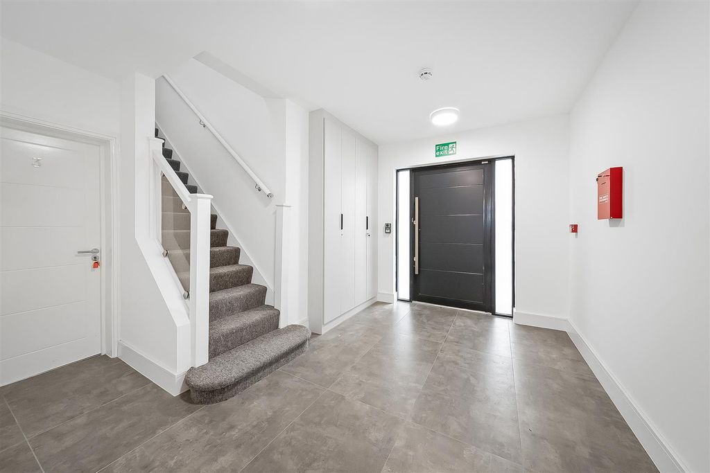 Property photo 2 of 12 Communal Entrance