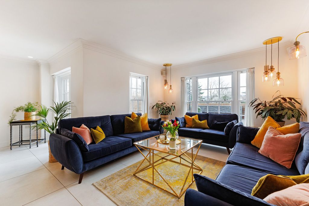 Property photo 1 of 32