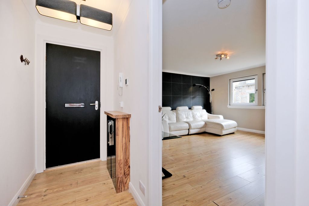 Property photo 1 of 28