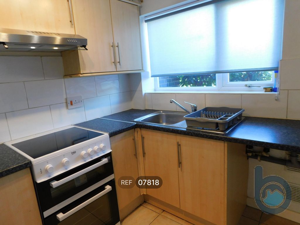 Property photo 3 of 23 Kitchen
