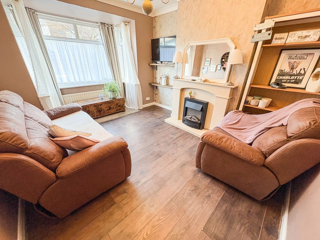 Property photo 3 of 12 Photo 8