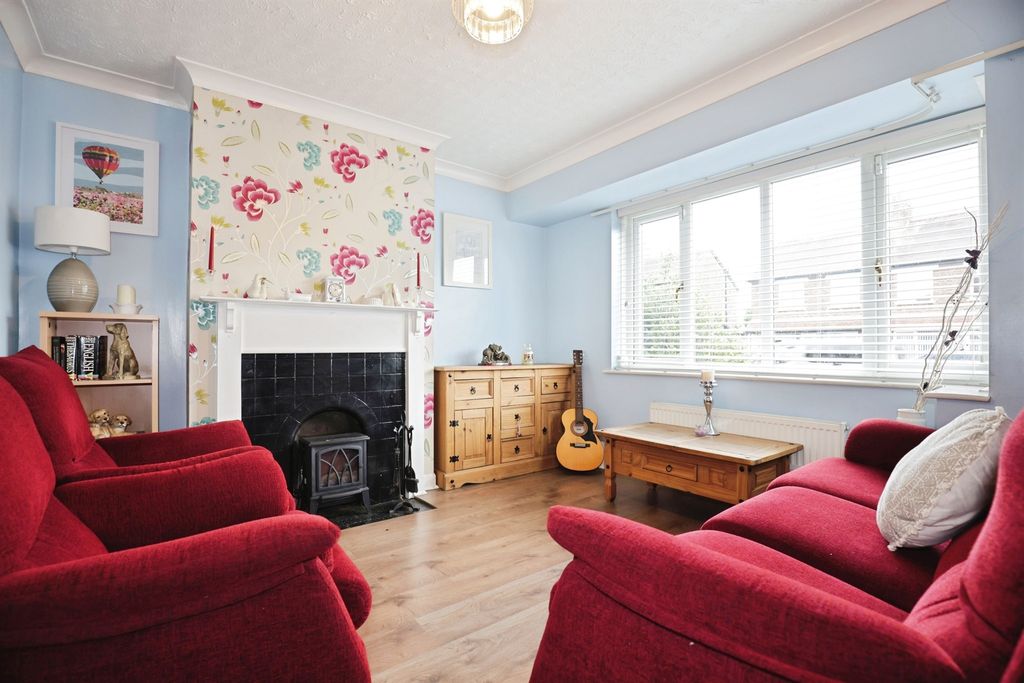 Property photo 3 of 17