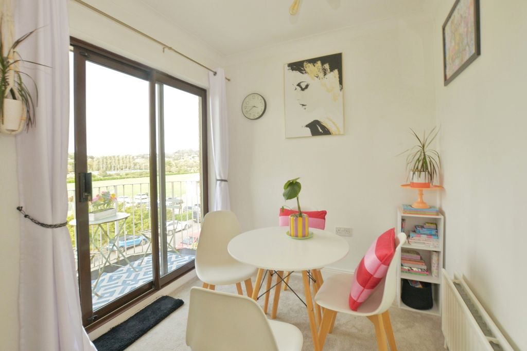 Property photo 3 of 17 Living Room