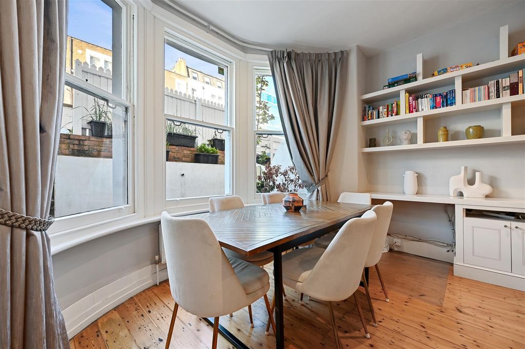 Property photo 2 of 9 Sinclair Road - Reception