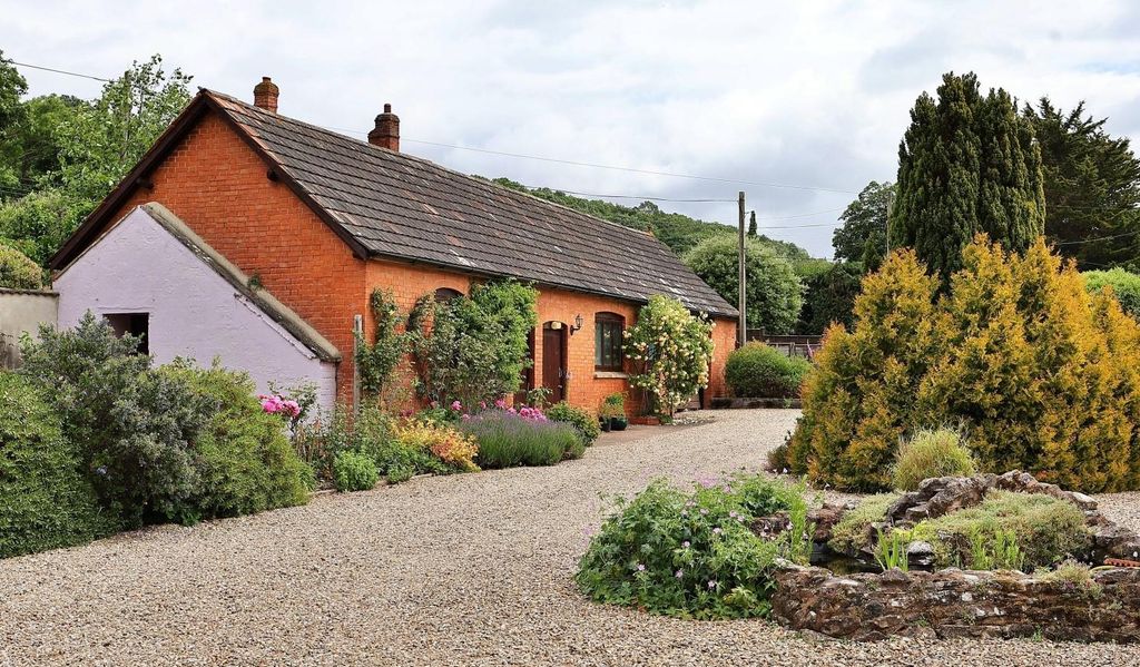 Property photo 2 of 20 Outbuildings