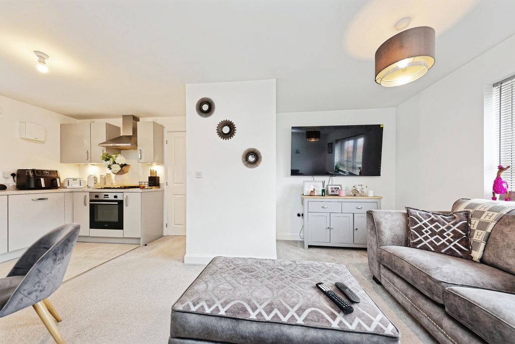 Property photo 2 of 17 Photo