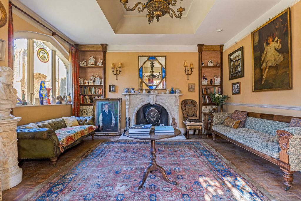 Property photo 3 of 20 Sitting Room