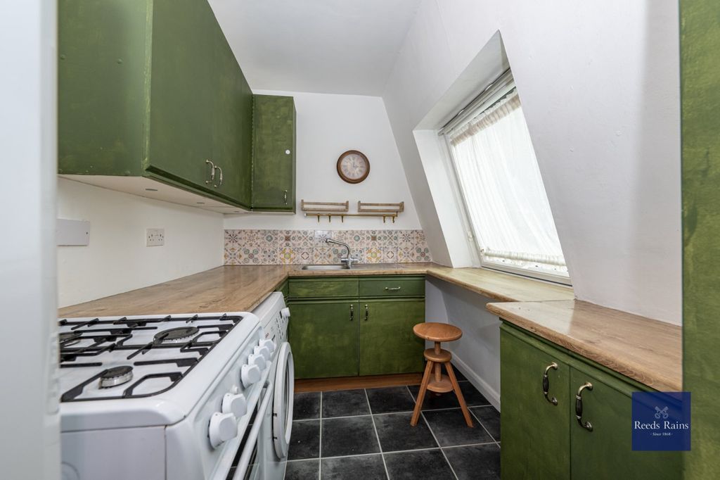 Property photo 2 of 10 Kitchen