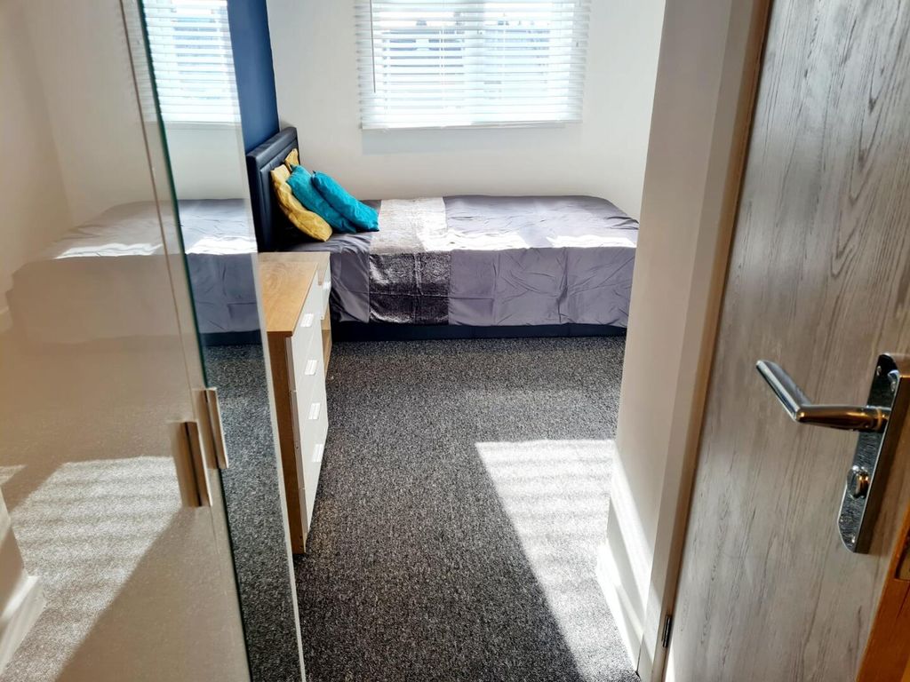 Property photo 2 of 8 Bedroom