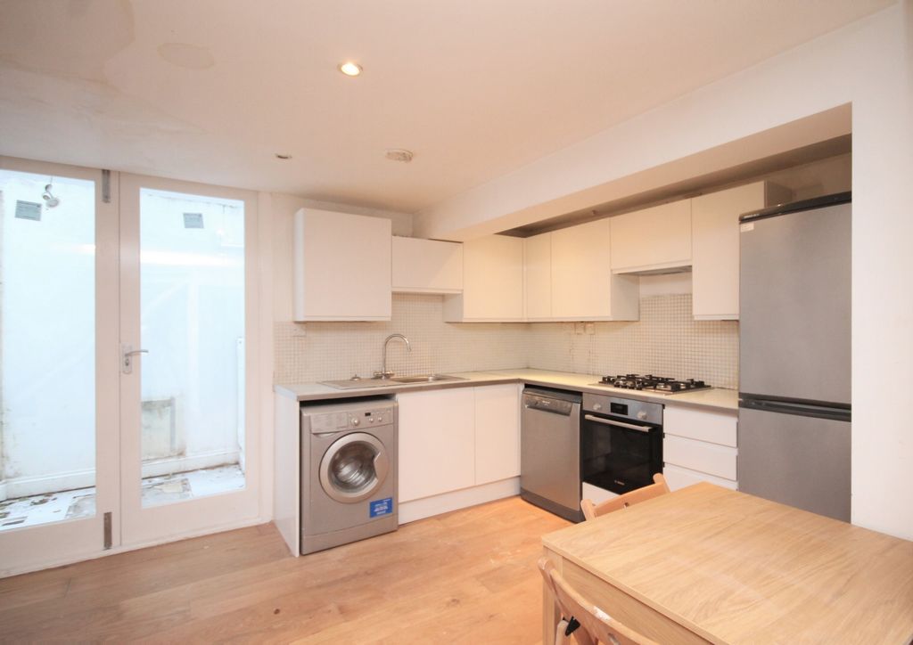 Property photo 1 of 8 Kitchen
