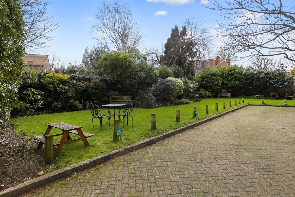 Property photo 2 of 27