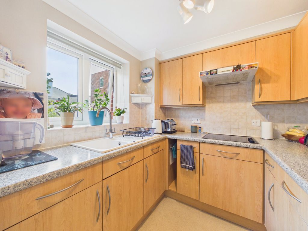 Property photo 3 of 14 Kitchen